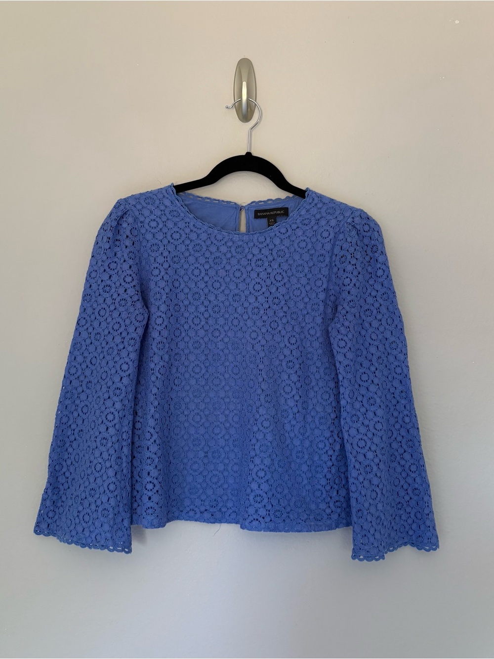Banana Republic Periwinkle Lace Crochet Bell Sleeve Top Feminine Office Lined XS